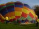Luchtballon wordt opgeblazen in park Oudegein in Nieuwegein voor ballonvaren over Nieuwegein en IJsselstein